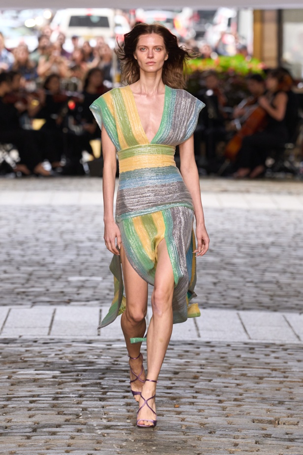 من عرض برابل غورنغ لربيع وصيف 2025