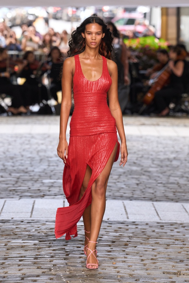 من عرض برابل غورنغ لربيع وصيف 2025