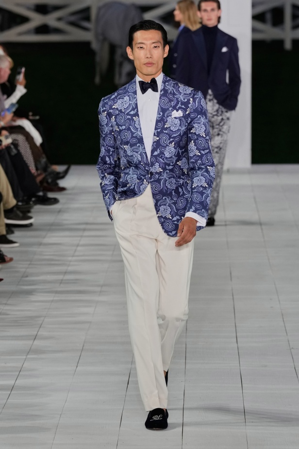 "رالف لورين" يسبق أسبوع الموضة في نيويورك بمجموعة ربيع 2025... لوحة فنية بألوانها وتصاميمها تثبت مكانة العلامة الأيقونية