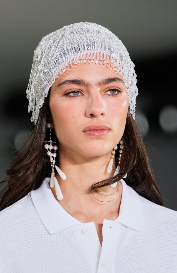 "رالف لورين" يسبق أسبوع الموضة في نيويورك بمجموعة ربيع 2025... لوحة فنية بألوانها وتصاميمها تثبت مكانة العلامة الأيقونية