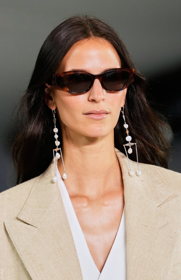 "رالف لورين" يسبق أسبوع الموضة في نيويورك بمجموعة ربيع 2025... لوحة فنية بألوانها وتصاميمها تثبت مكانة العلامة الأيقونية