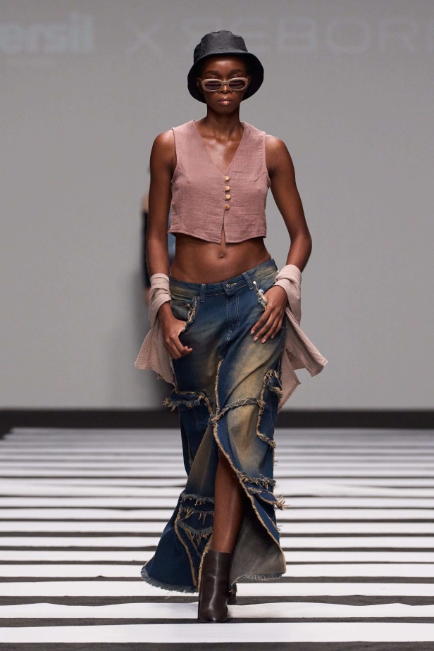 مجموعة Reborn لربيع وصيف 2025 تحيي الموضة المستدامة في اليوم الخامس من أسبوع دبي للموضة