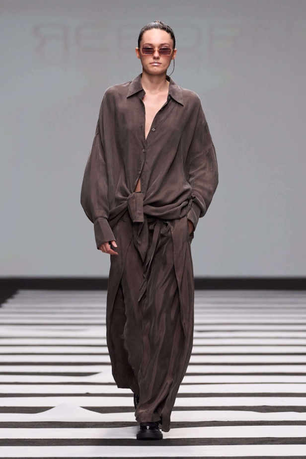 مجموعة Reborn لربيع وصيف 2025 تحيي الموضة المستدامة في اليوم الخامس من أسبوع دبي للموضة