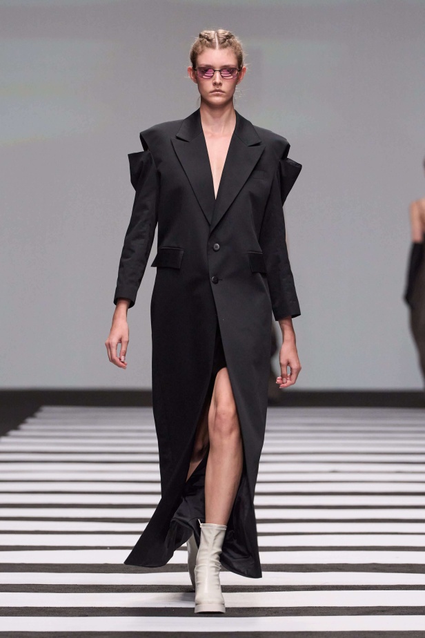 مجموعة Reborn لربيع وصيف 2025 تحيي الموضة المستدامة في اليوم الخامس من أسبوع دبي للموضة