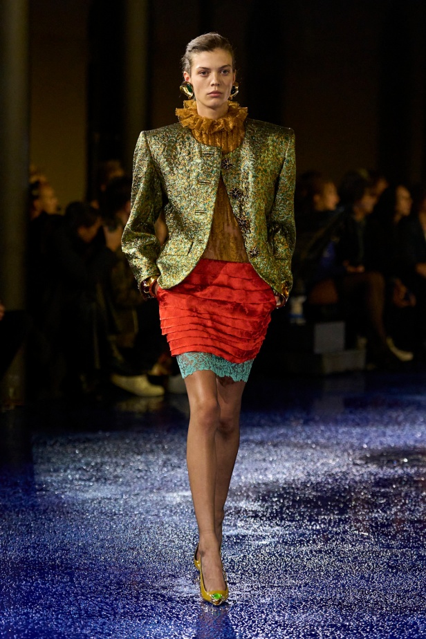 مجموعة Saint Laurent تطرح موضة القطع الرسمية