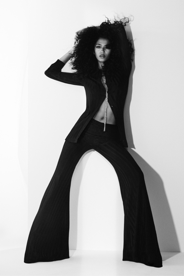 مجموعة Tom Ford لربيع وصيف 2025... تصاميم للمرأة الواثقة والقويّة 