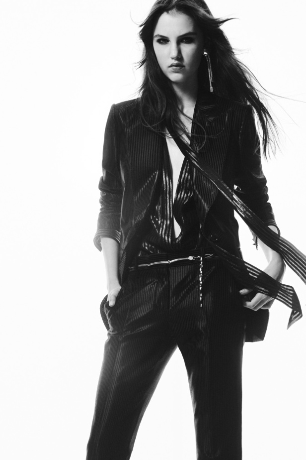 مجموعة Tom Ford لربيع وصيف 2025... تصاميم للمرأة الواثقة والقويّة 