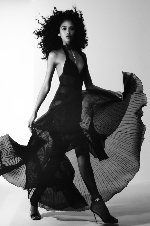 مجموعة Tom Ford لربيع وصيف 2025... تصاميم للمرأة الواثقة والقويّة 