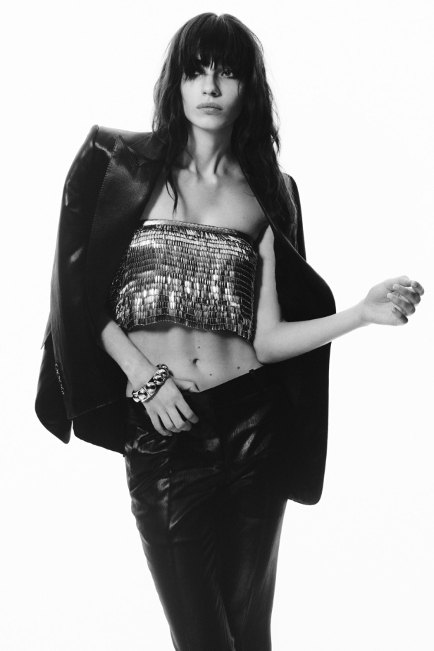 مجموعة Tom Ford لربيع وصيف 2025... تصاميم للمرأة الواثقة والقويّة 