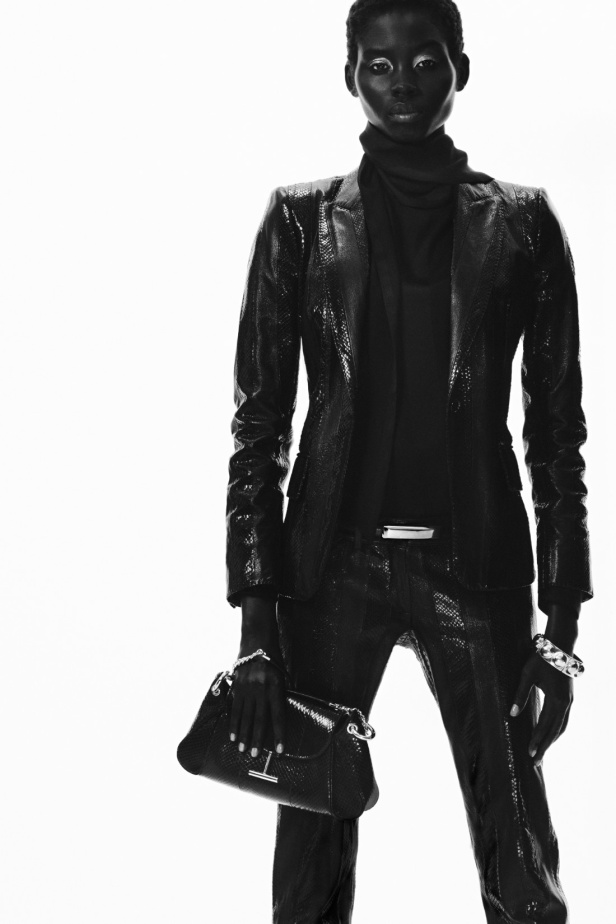 مجموعة Tom Ford لربيع وصيف 2025... تصاميم للمرأة الواثقة والقويّة 