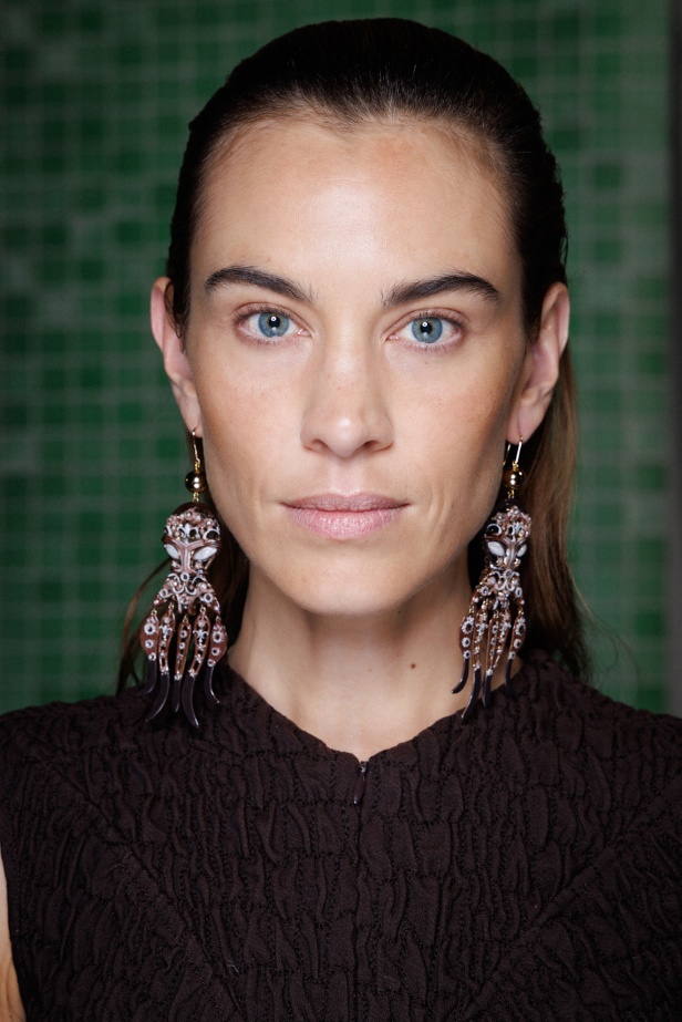 اطلالات جمالية من مجموعة Tory Burch ربيع و صيف 2025