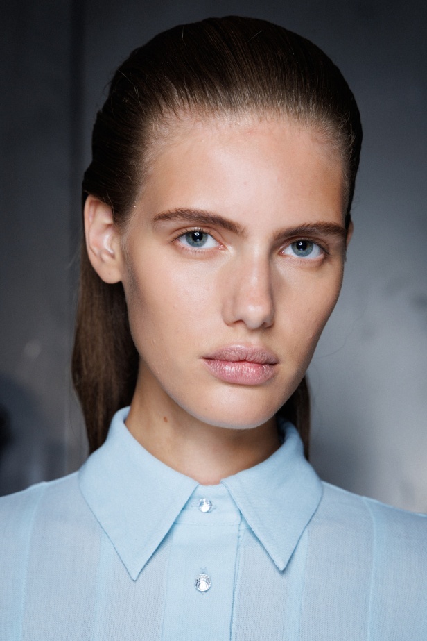 اطلالات جمالية من مجموعة Tory Burch ربيع و صيف 2025