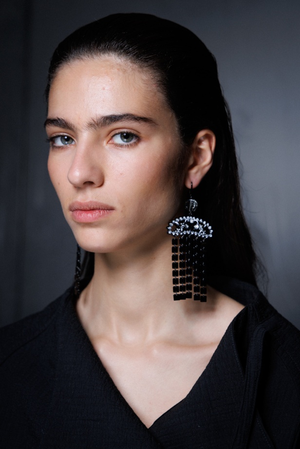 اطلالات جمالية من مجموعة Tory Burch ربيع و صيف 2025