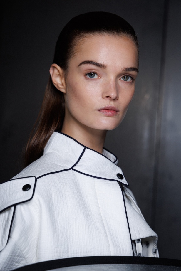 اطلالات جمالية من مجموعة Tory Burch ربيع و صيف 2025