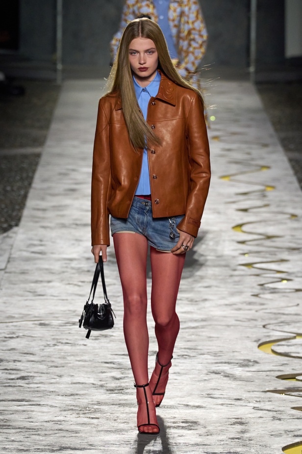 مجموعة Versace لربيع وصيف 2025