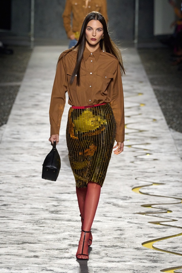 مجموعة Versace لربيع وصيف 2025