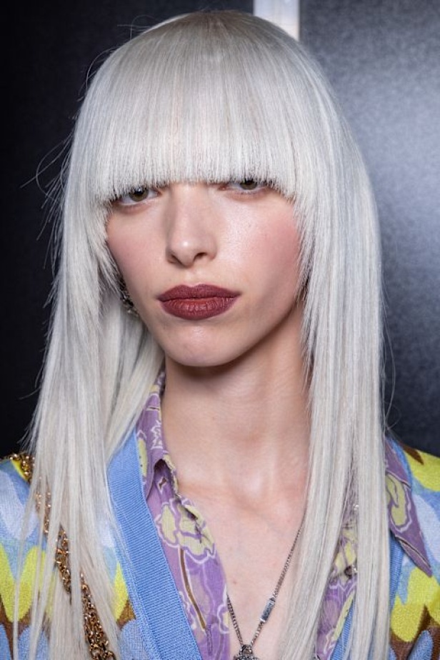 مجموعة Versace لربيع وصيف 2025