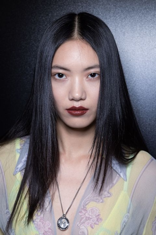 مجموعة Versace لربيع وصيف 2025