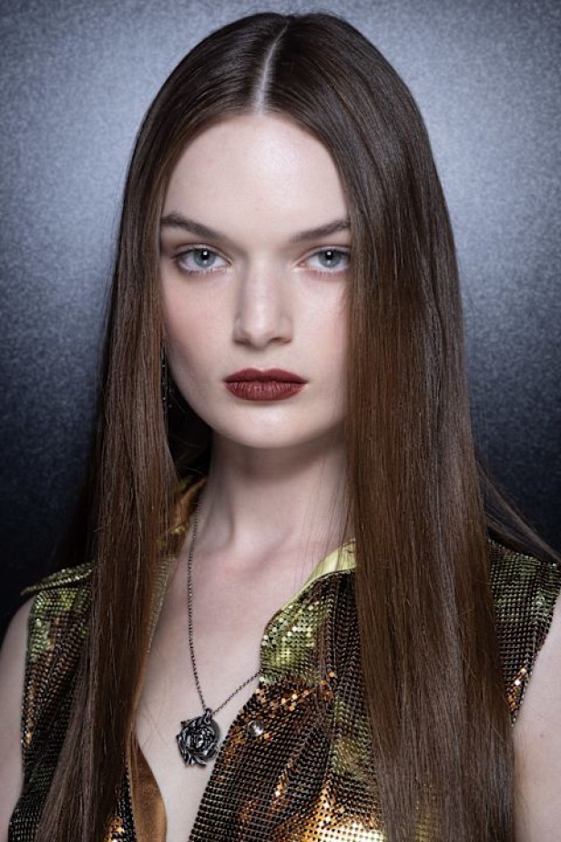 مجموعة Versace لربيع وصيف 2025