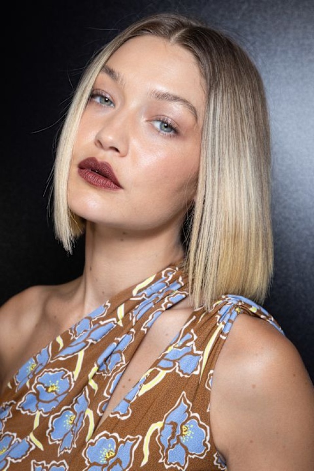 مجموعة Versace لربيع وصيف 2025