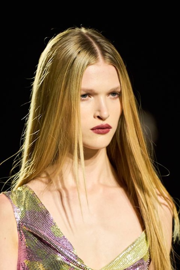 مجموعة Versace لربيع وصيف 2025