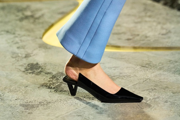 مجموعة Versace لربيع وصيف 2025