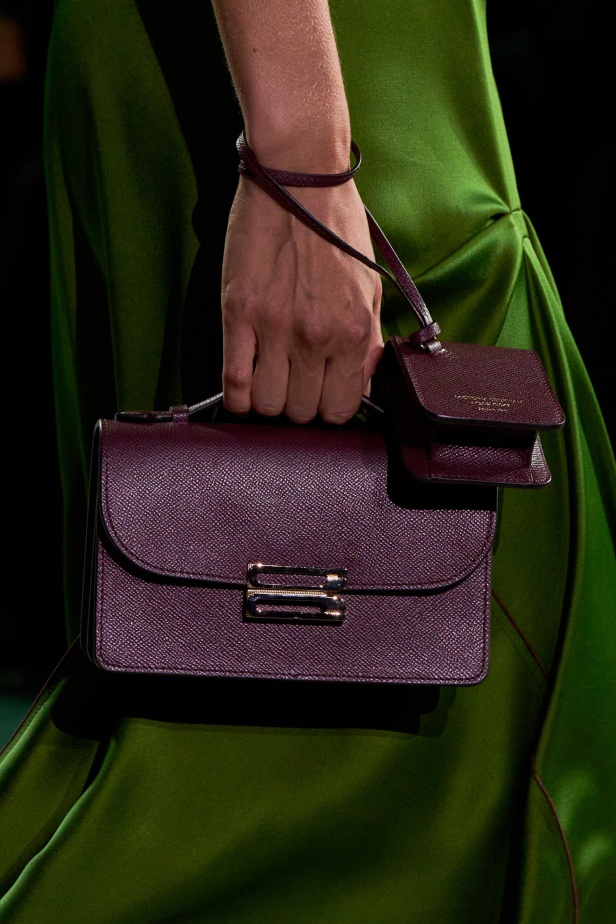 الأناقة الممزوجة بالجرأة والأنوثة في مجموعة Victoria Beckham لربيع وصيف 2025