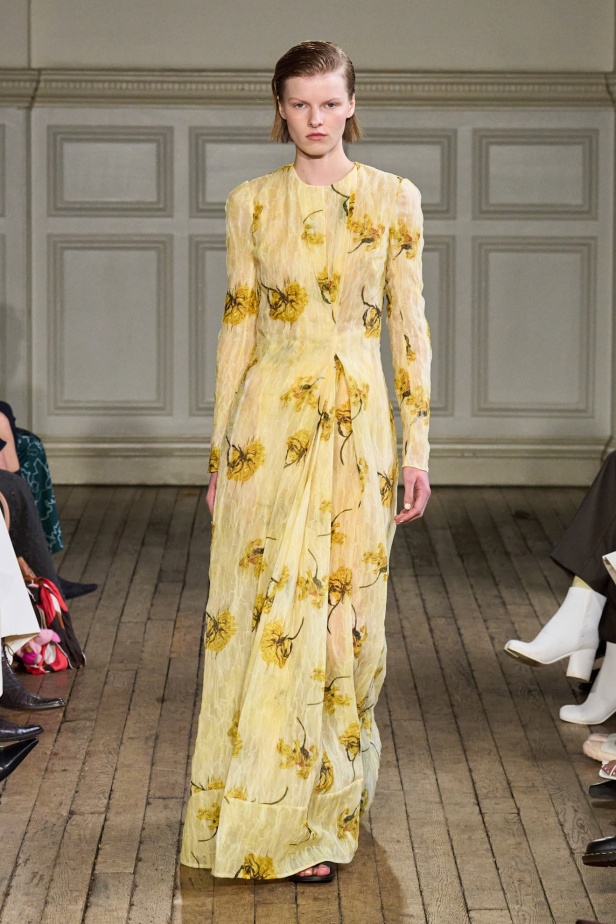 مجموعة Emilia Wickstead لربيع وصيف 2025