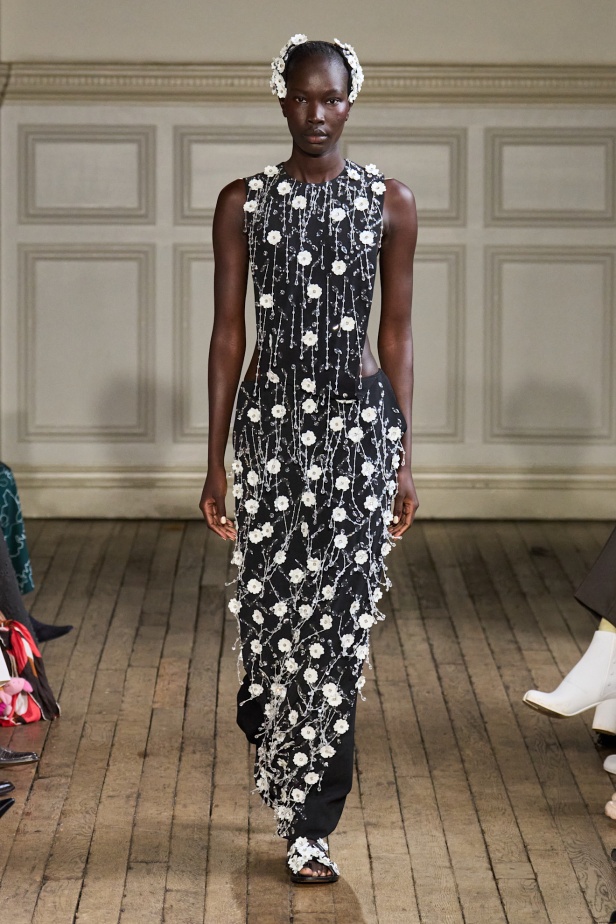 مجموعة Emilia Wickstead لربيع وصيف 2025