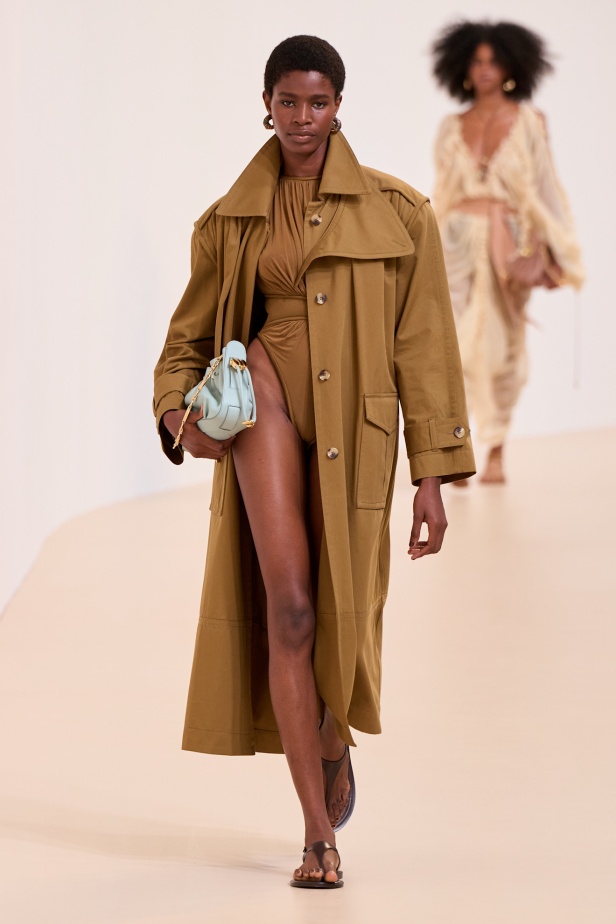 مجموعة Zimmermann لربيع 2025 مستمدة من لون الشمس ومستوحاة من ركوب الأمواج