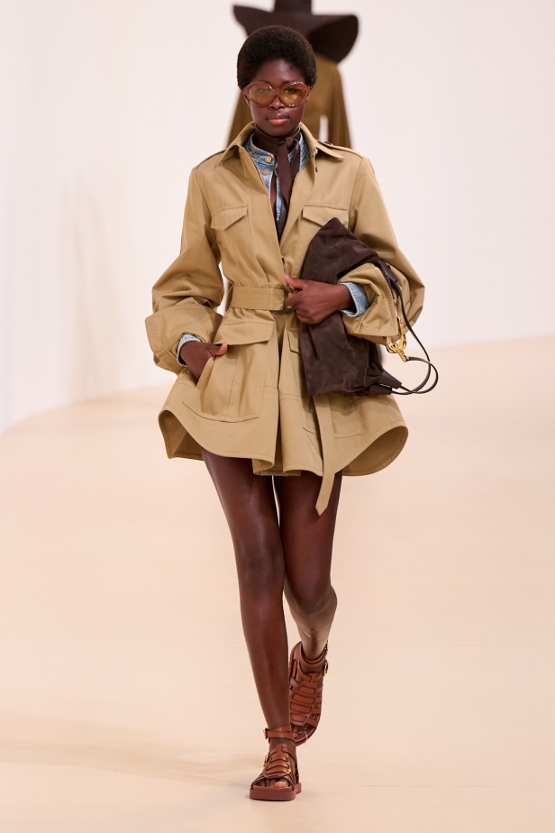 مجموعة Zimmermann لربيع 2025 مستمدة من لون الشمس ومستوحاة من ركوب الأمواج