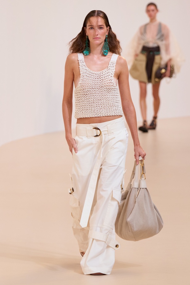 مجموعة Zimmermann لربيع 2025 مستمدة من لون الشمس ومستوحاة من ركوب الأمواج