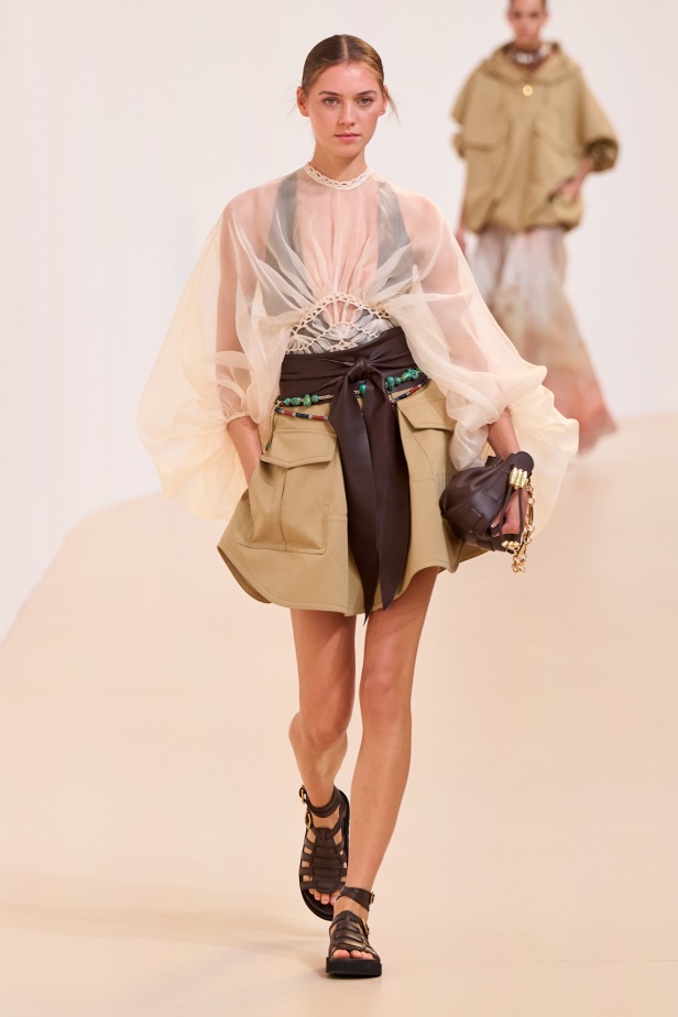 مجموعة Zimmermann لربيع 2025 مستمدة من لون الشمس ومستوحاة من ركوب الأمواج