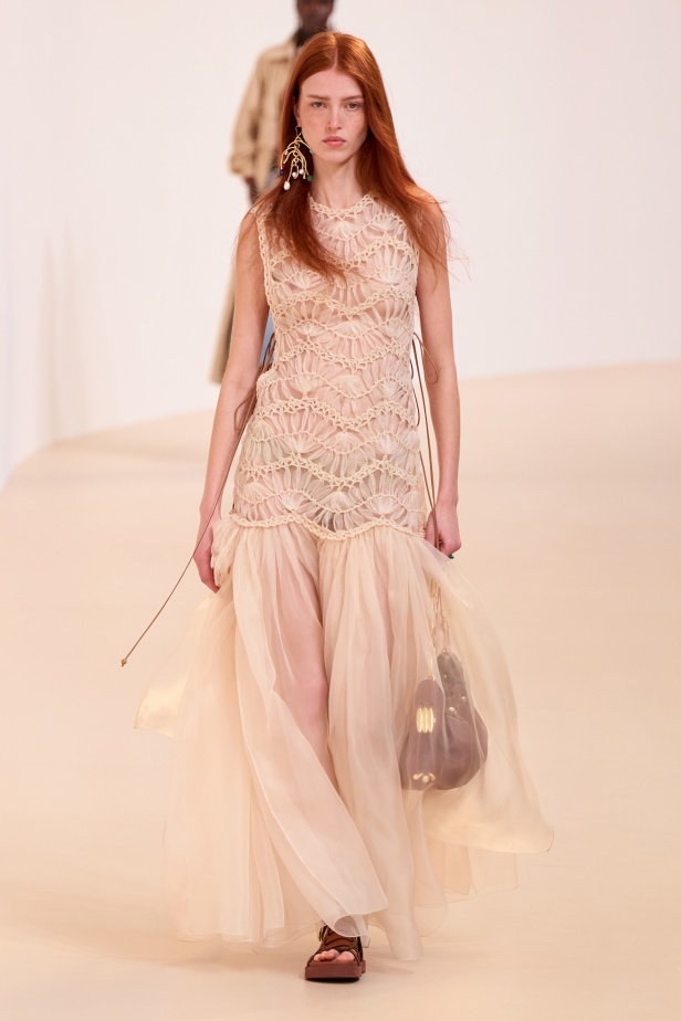 مجموعة Zimmermann لربيع 2025 مستمدة من لون الشمس ومستوحاة من ركوب الأمواج