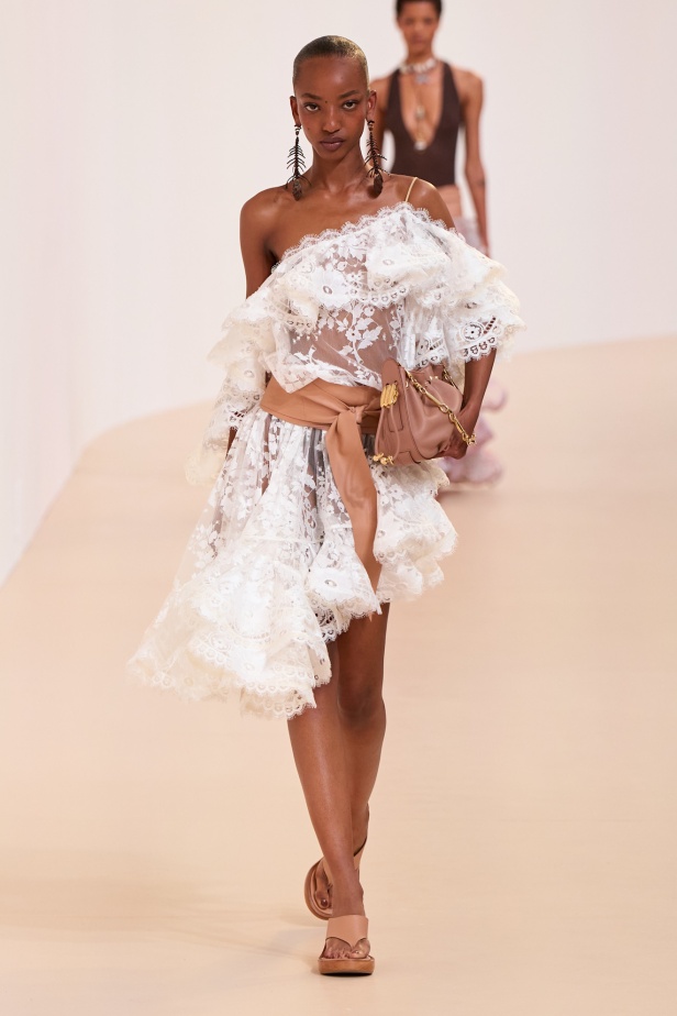 مجموعة Zimmermann لربيع 2025 مستمدة من لون الشمس ومستوحاة من ركوب الأمواج