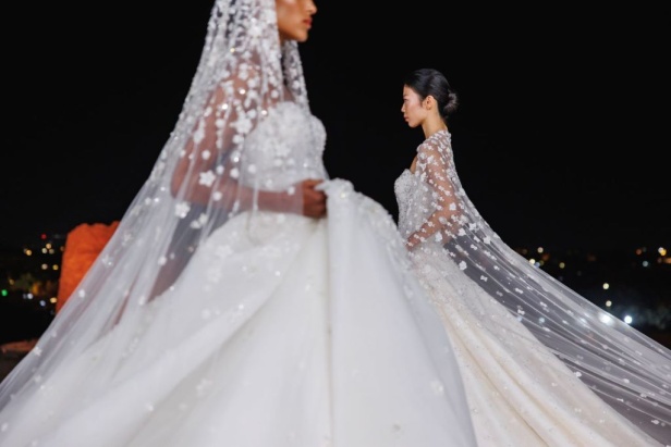 الاحتفاء بالتراث السعودي بشكل معاصر.. تصاميم فساتين الزفاف من المصممة فاطمة العبدالقادر خلال أسبوع الأزياء في الرياض
