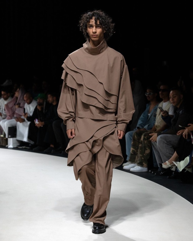 تصاميم معاصرة مبتكرة.. مجموعة المصمم نايف الهايف لعلامة NOBLE & FRESH في أسبوع الأزياء في الرياض