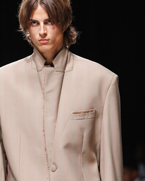 تصاميم معاصرة مبتكرة.. مجموعة المصمم نايف الهايف لعلامة NOBLE & FRESH في أسبوع الأزياء في الرياض