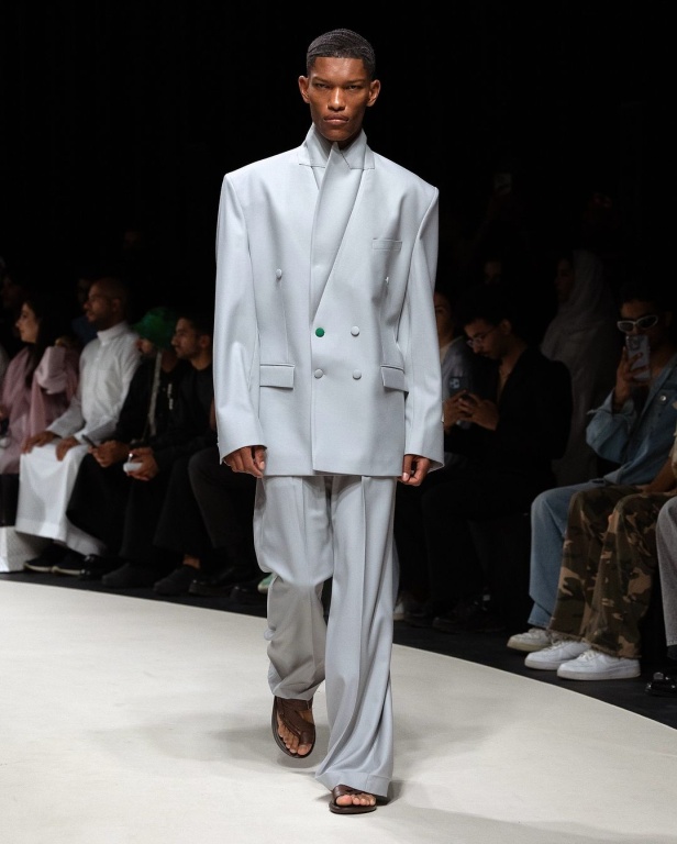 تصاميم معاصرة مبتكرة.. مجموعة المصمم نايف الهايف لعلامة NOBLE & FRESH في أسبوع الأزياء في الرياض