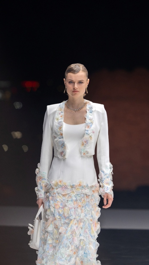 مجموعة Dar AlHanouf للأزياء الراقية 2025 هي إهداء شاعري وقصيدة تتغنى سطورها بروعة البحر الأحمر 