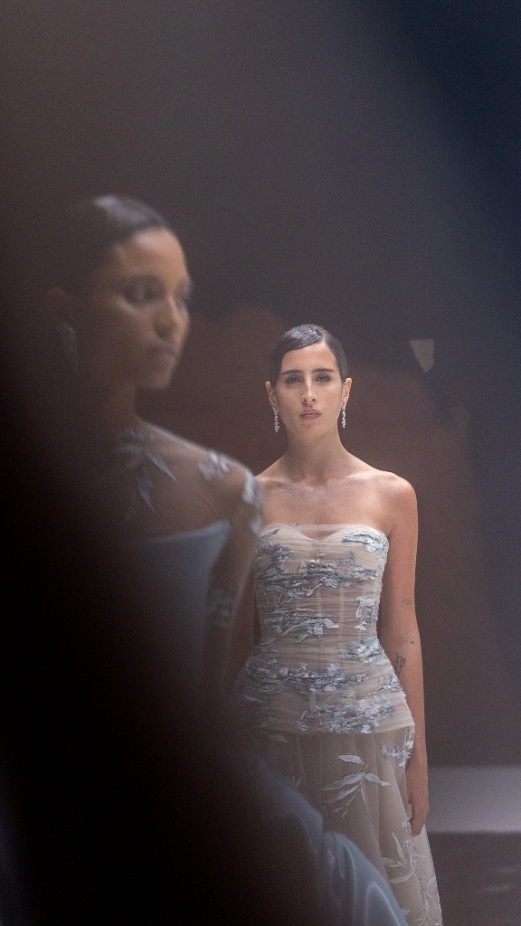 مجموعة Dar AlHanouf للأزياء الراقية 2025 هي إهداء شاعري وقصيدة تتغنى سطورها بروعة البحر الأحمر 