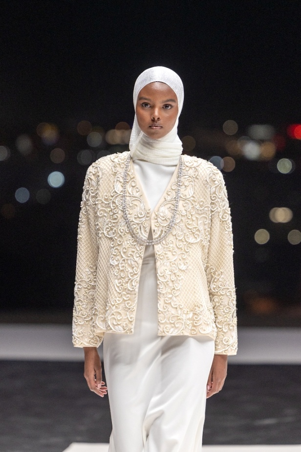 مجموعة Dar AlHanouf للأزياء الراقية 2025 هي إهداء شاعري وقصيدة تتغنى سطورها بروعة البحر الأحمر 