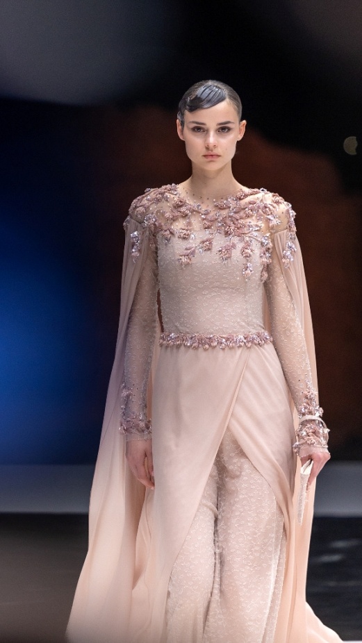 مجموعة Dar AlHanouf للأزياء الراقية 2025 هي إهداء شاعري وقصيدة تتغنى سطورها بروعة البحر الأحمر 