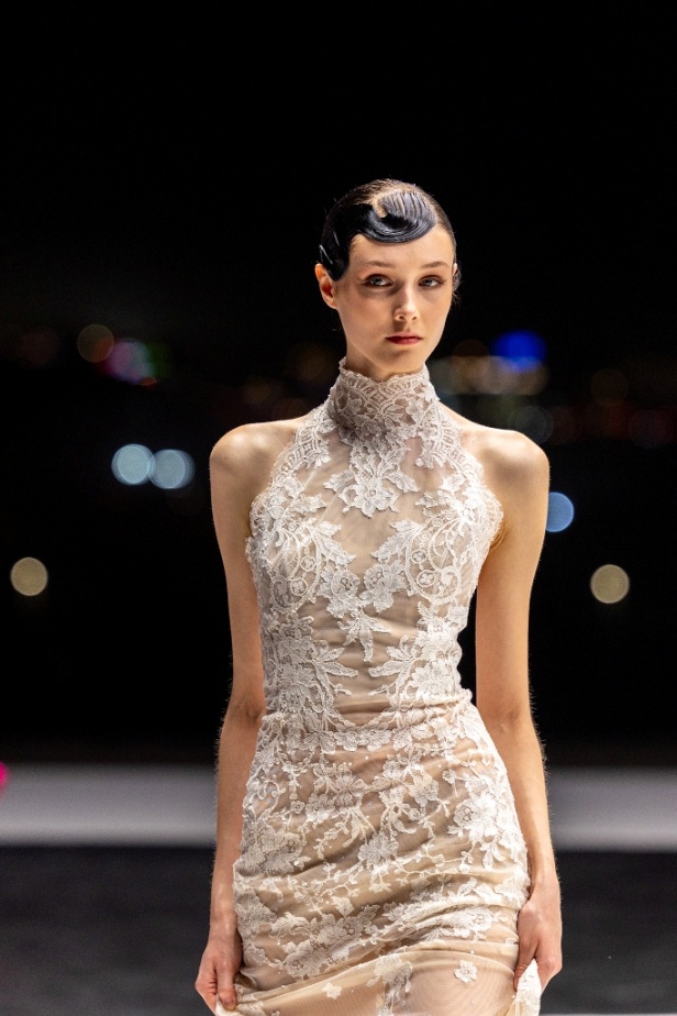 مجموعة Dar AlHanouf للأزياء الراقية 2025 هي إهداء شاعري وقصيدة تتغنى سطورها بروعة البحر الأحمر 