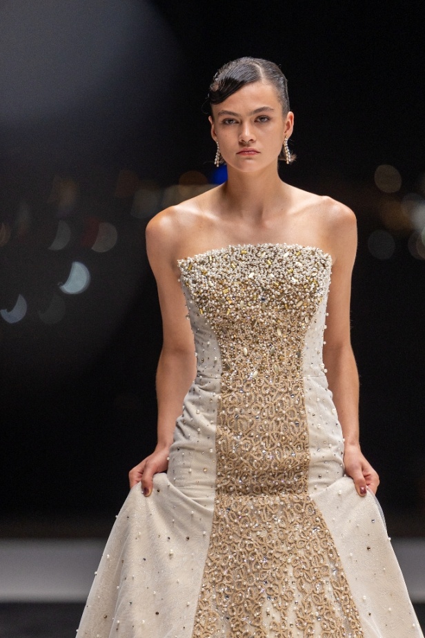 مجموعة Dar AlHanouf للأزياء الراقية 2025 هي إهداء شاعري وقصيدة تتغنى سطورها بروعة البحر الأحمر 