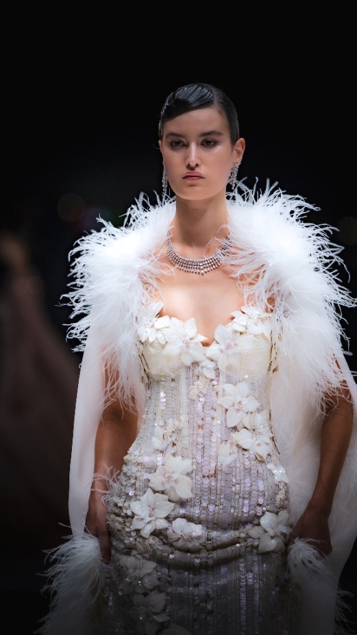 مجموعة Dar AlHanouf للأزياء الراقية 2025 هي إهداء شاعري وقصيدة تتغنى سطورها بروعة البحر الأحمر 