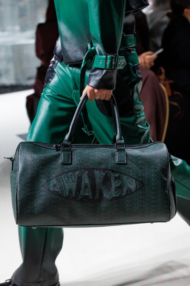 علامة AWAKEN تقدّم مجموعة أزياء عصرية مع لمسة فنية فريدة من نوعها