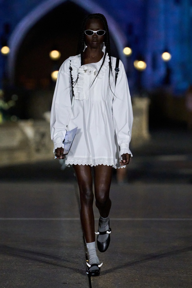 مجموعة Coperni لربيع وصيف 2025... احتفال بالشباب والحنين والخيال في تعاون سحري مع ديزني لاند باريس