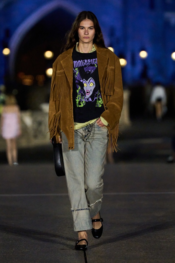 مجموعة Coperni لربيع وصيف 2025... احتفال بالشباب والحنين والخيال في تعاون سحري مع ديزني لاند باريس