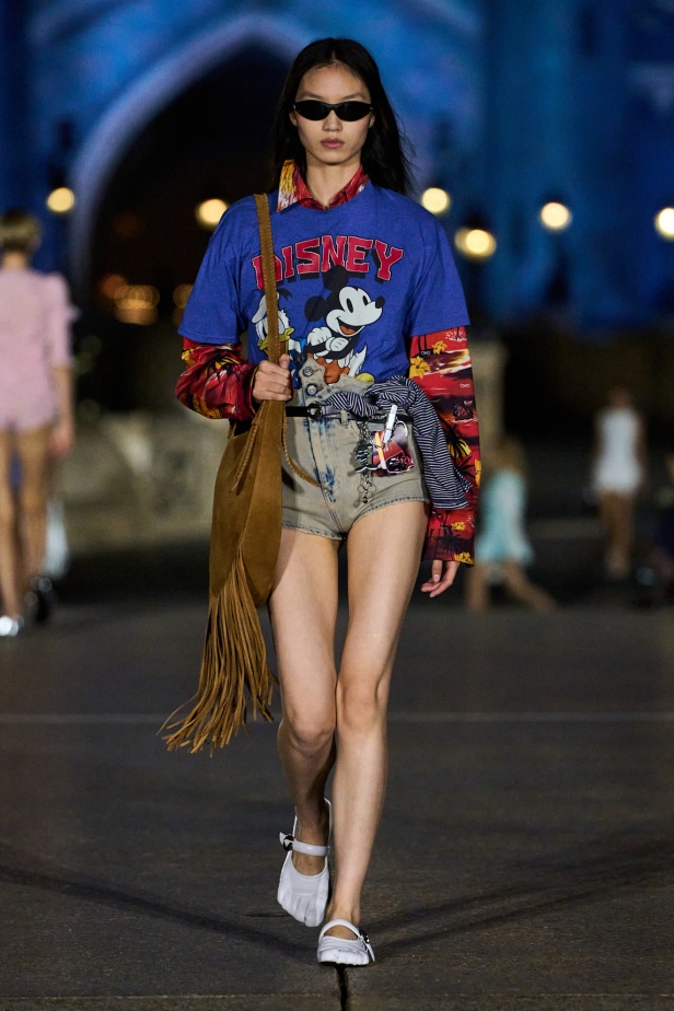 مجموعة Coperni لربيع وصيف 2025... احتفال بالشباب والحنين والخيال في تعاون سحري مع ديزني لاند باريس